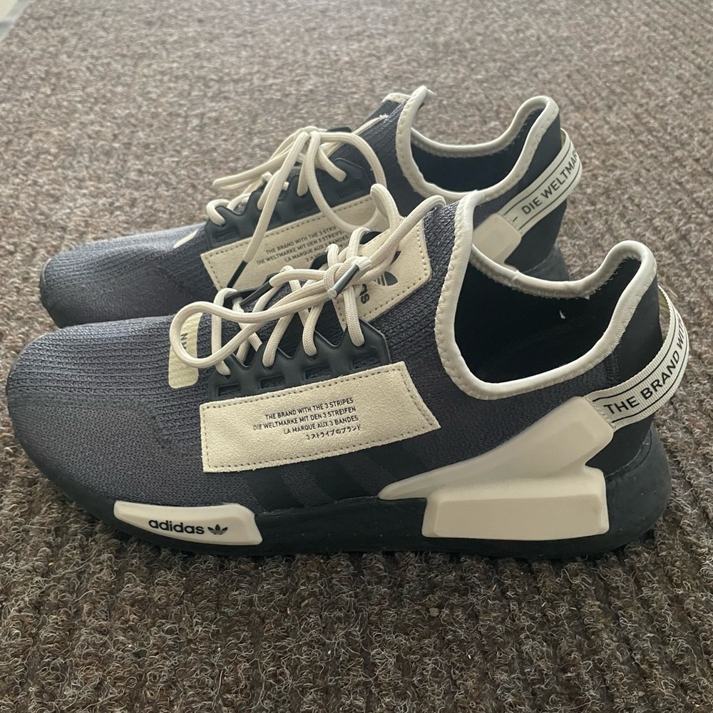 MEN'S ADIDAS ORIGINALS NMD R1 V2 CASUAL SHOES